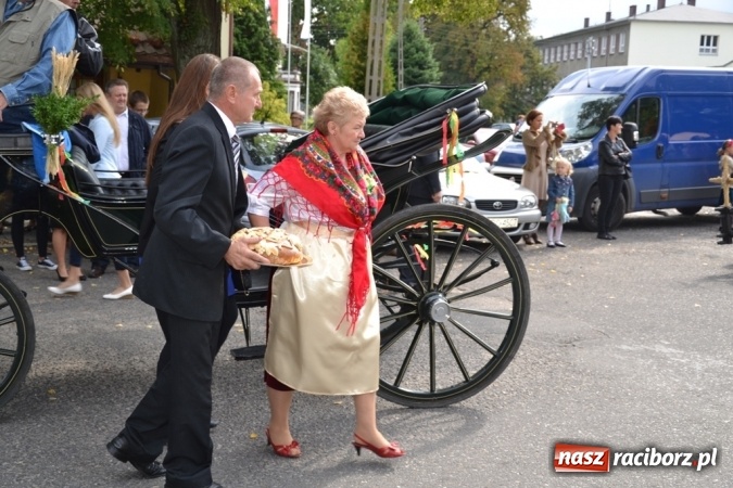 Zdjęcie w galerii na portalu naszraciborz.pl: Wstrząśnijmy naszymi sumieniami i podzielmy się chlebem! Dożynki Diecezji Gliwickiej w Rudach wiadomości z regionu