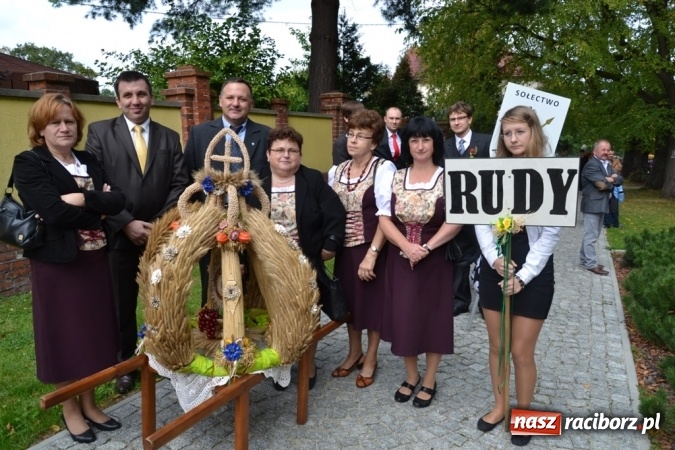 Zdjęcie w galerii na portalu naszraciborz.pl: Wstrząśnijmy naszymi sumieniami i podzielmy się chlebem! Dożynki Diecezji Gliwickiej w Rudach wiadomości z regionu