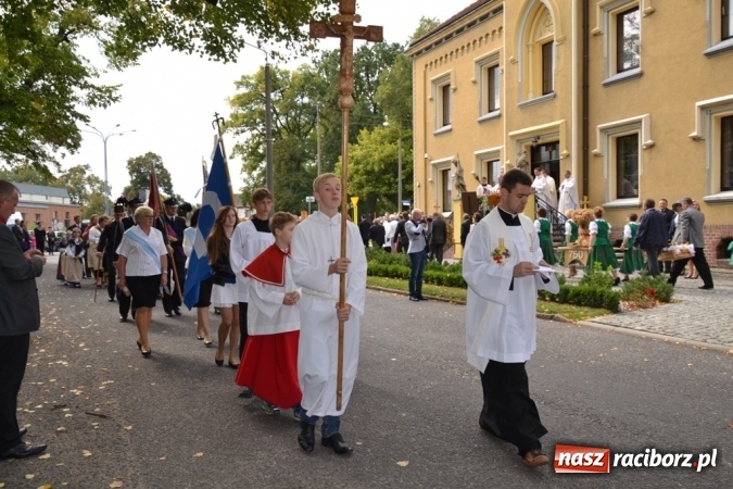 Zdjęcie w galerii na portalu naszraciborz.pl: Wstrząśnijmy naszymi sumieniami i podzielmy się chlebem! Dożynki Diecezji Gliwickiej w Rudach wiadomości z regionu