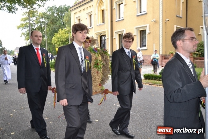 Zdjęcie w galerii na portalu naszraciborz.pl: Wstrząśnijmy naszymi sumieniami i podzielmy się chlebem! Dożynki Diecezji Gliwickiej w Rudach wiadomości z regionu