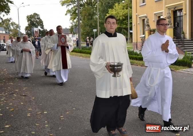 Zdjęcie w galerii na portalu naszraciborz.pl: Wstrząśnijmy naszymi sumieniami i podzielmy się chlebem! Dożynki Diecezji Gliwickiej w Rudach wiadomości z regionu