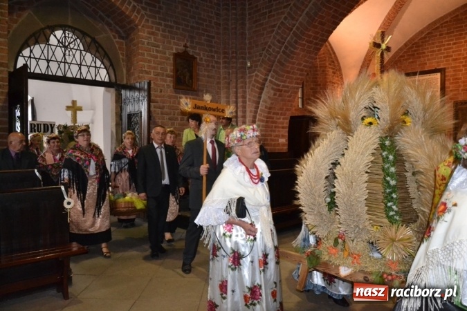 Zdjęcie w galerii na portalu naszraciborz.pl: Wstrząśnijmy naszymi sumieniami i podzielmy się chlebem! Dożynki Diecezji Gliwickiej w Rudach wiadomości z regionu