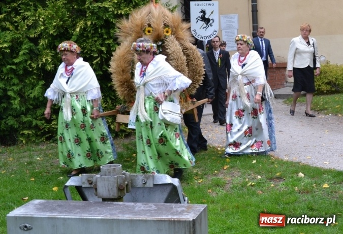 Zdjęcie w galerii na portalu naszraciborz.pl: Wstrząśnijmy naszymi sumieniami i podzielmy się chlebem! Dożynki Diecezji Gliwickiej w Rudach wiadomości z regionu