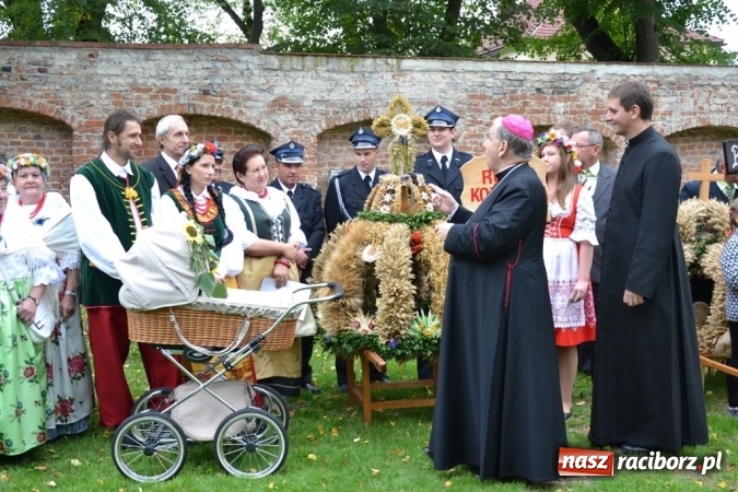 Zdjęcie w galerii na portalu naszraciborz.pl: Wstrząśnijmy naszymi sumieniami i podzielmy się chlebem! Dożynki Diecezji Gliwickiej w Rudach wiadomości z regionu