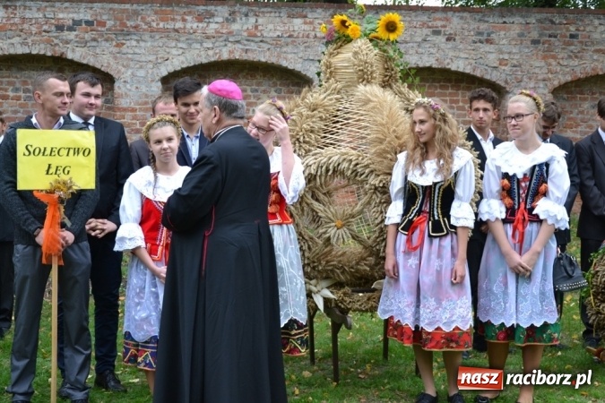Zdjęcie w galerii na portalu naszraciborz.pl: Wstrząśnijmy naszymi sumieniami i podzielmy się chlebem! Dożynki Diecezji Gliwickiej w Rudach wiadomości z regionu