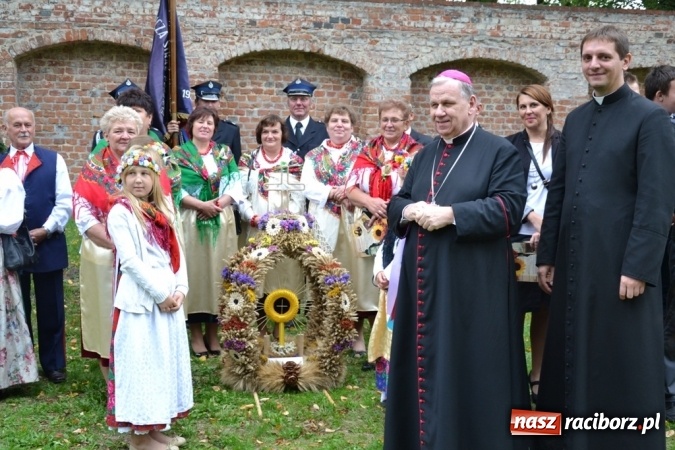 Zdjęcie w galerii na portalu naszraciborz.pl: Wstrząśnijmy naszymi sumieniami i podzielmy się chlebem! Dożynki Diecezji Gliwickiej w Rudach wiadomości z regionu