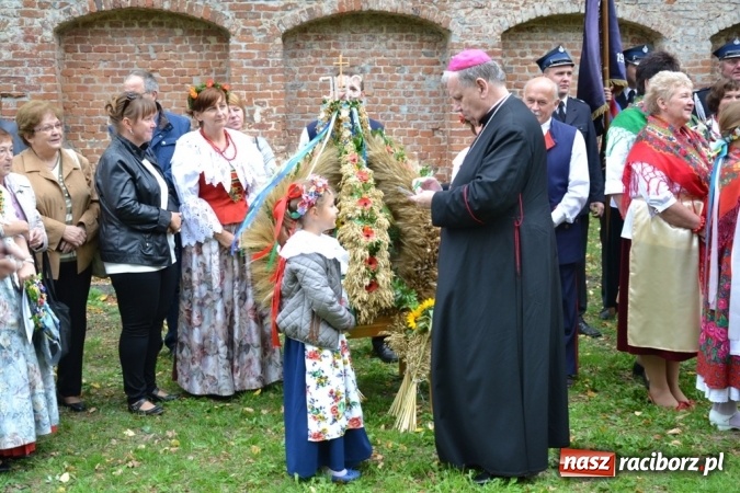 Zdjęcie w galerii na portalu naszraciborz.pl: Wstrząśnijmy naszymi sumieniami i podzielmy się chlebem! Dożynki Diecezji Gliwickiej w Rudach wiadomości z regionu
