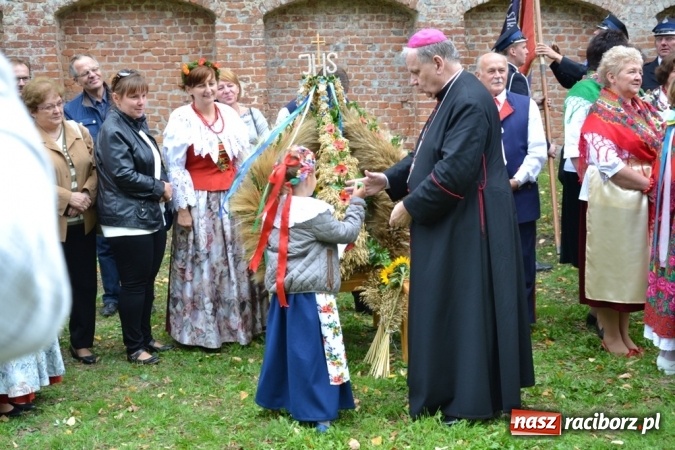 Zdjęcie w galerii na portalu naszraciborz.pl: Wstrząśnijmy naszymi sumieniami i podzielmy się chlebem! Dożynki Diecezji Gliwickiej w Rudach wiadomości z regionu