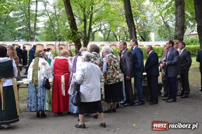 Zdjęcie w galerii na portalu naszraciborz.pl: Wstrząśnijmy naszymi sumieniami i podzielmy się chlebem! Dożynki Diecezji Gliwickiej w Rudach wiadomości z regionu