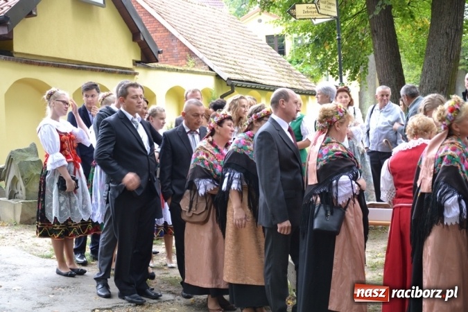 Zdjęcie w galerii na portalu naszraciborz.pl: Wstrząśnijmy naszymi sumieniami i podzielmy się chlebem! Dożynki Diecezji Gliwickiej w Rudach wiadomości z regionu