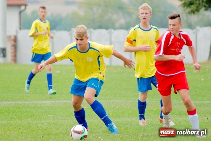 Zdjęcie w galerii na portalu naszraciborz.pl: Juniorzy starsi: Nigdy nie należy się poddawać! Pierwsze zwycięstwo juniorów Owsiszcz wiadomości z regionu