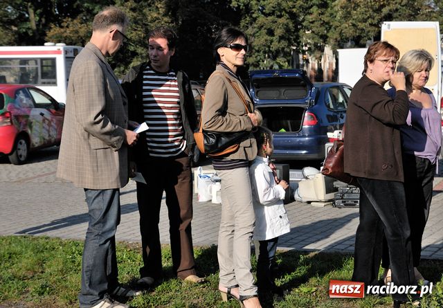 Zdjęcie w galerii na portalu naszraciborz.pl: Racibórz zalewają śmieci  wiadomości z regionu