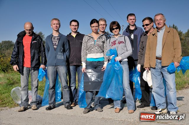 Zdjęcie w galerii na portalu naszraciborz.pl: Racibórz zalewają śmieci  wiadomości z regionu