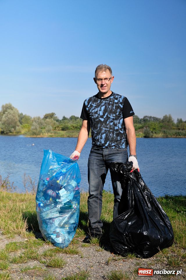 Zdjęcie w galerii na portalu naszraciborz.pl: Racibórz zalewają śmieci  wiadomości z regionu