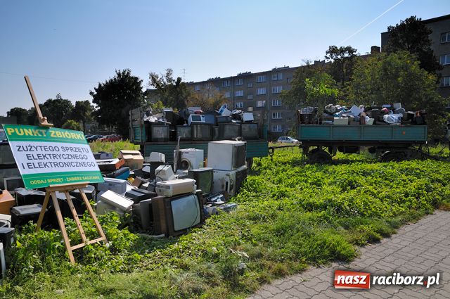 Zdjęcie w galerii na portalu naszraciborz.pl: Racibórz zalewają śmieci  wiadomości z regionu