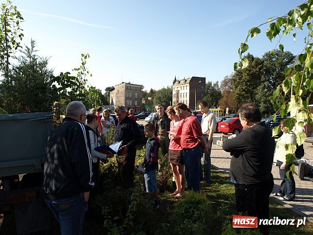 Zdjęcie w galerii na portalu naszraciborz.pl: Racibórz zalewają śmieci  wiadomości z regionu