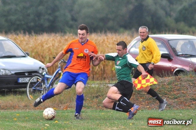 Zdjęcie w galerii na portalu naszraciborz.pl: Emocje w Grzegorzowicach. Trzy czerwone kartki i zwycięstwo Sparty wiadomości z regionu