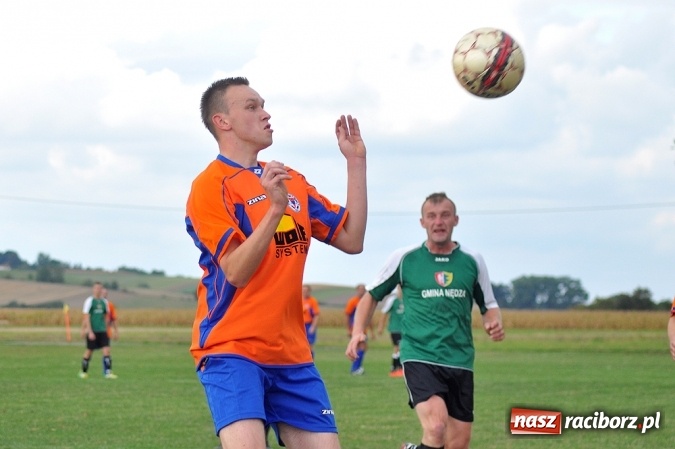 Zdjęcie w galerii na portalu naszraciborz.pl: Emocje w Grzegorzowicach. Trzy czerwone kartki i zwycięstwo Sparty wiadomości z regionu