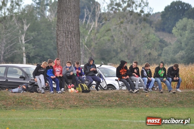 Zdjęcie w galerii na portalu naszraciborz.pl: Emocje w Grzegorzowicach. Trzy czerwone kartki i zwycięstwo Sparty wiadomości z regionu