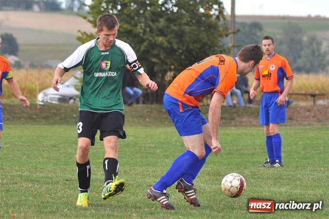 Zdjęcie w galerii na portalu naszraciborz.pl: Emocje w Grzegorzowicach. Trzy czerwone kartki i zwycięstwo Sparty wiadomości z regionu
