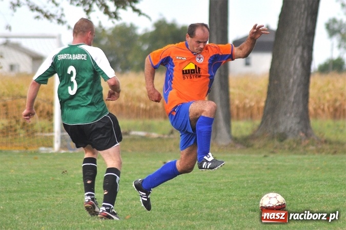 Zdjęcie w galerii na portalu naszraciborz.pl: Emocje w Grzegorzowicach. Trzy czerwone kartki i zwycięstwo Sparty wiadomości z regionu