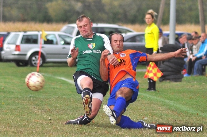 Zdjęcie w galerii na portalu naszraciborz.pl: Emocje w Grzegorzowicach. Trzy czerwone kartki i zwycięstwo Sparty wiadomości z regionu