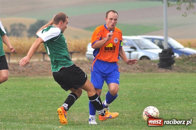 Zdjęcie w galerii na portalu naszraciborz.pl: Emocje w Grzegorzowicach. Trzy czerwone kartki i zwycięstwo Sparty wiadomości z regionu