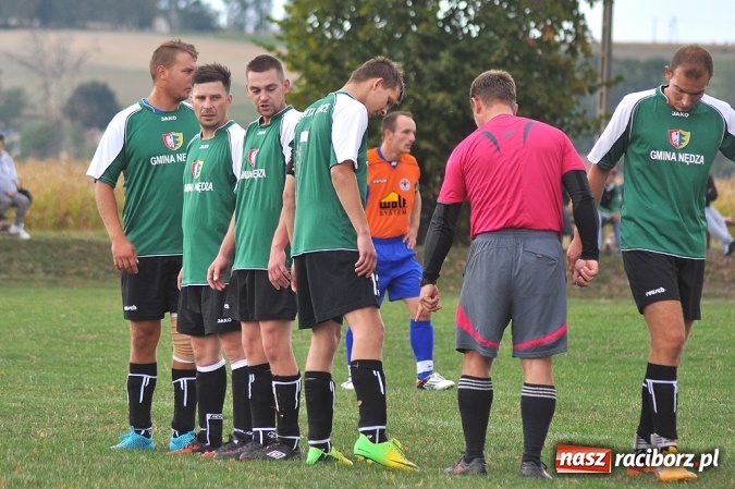 Zdjęcie w galerii na portalu naszraciborz.pl: Emocje w Grzegorzowicach. Trzy czerwone kartki i zwycięstwo Sparty wiadomości z regionu