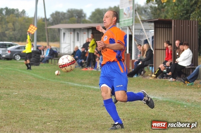 Zdjęcie w galerii na portalu naszraciborz.pl: Emocje w Grzegorzowicach. Trzy czerwone kartki i zwycięstwo Sparty wiadomości z regionu