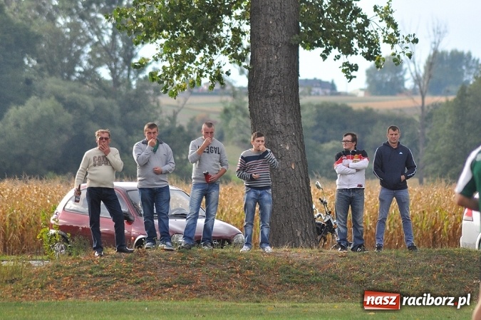Zdjęcie w galerii na portalu naszraciborz.pl: Emocje w Grzegorzowicach. Trzy czerwone kartki i zwycięstwo Sparty wiadomości z regionu