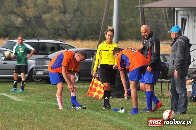 Zdjęcie w galerii na portalu naszraciborz.pl: Emocje w Grzegorzowicach. Trzy czerwone kartki i zwycięstwo Sparty wiadomości z regionu