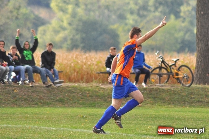 Zdjęcie w galerii na portalu naszraciborz.pl: Emocje w Grzegorzowicach. Trzy czerwone kartki i zwycięstwo Sparty wiadomości z regionu