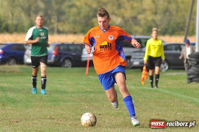 Zdjęcie w galerii na portalu naszraciborz.pl: Emocje w Grzegorzowicach. Trzy czerwone kartki i zwycięstwo Sparty wiadomości z regionu