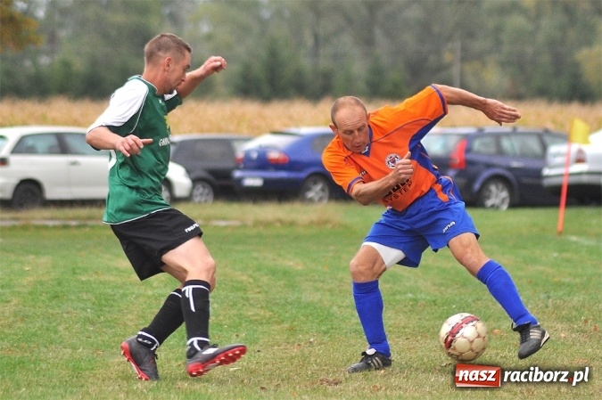 Zdjęcie w galerii na portalu naszraciborz.pl: Emocje w Grzegorzowicach. Trzy czerwone kartki i zwycięstwo Sparty wiadomości z regionu