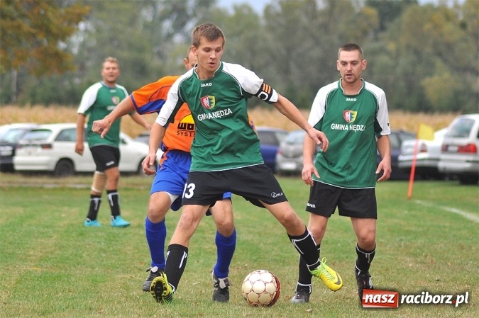 Zdjęcie w galerii na portalu naszraciborz.pl: Emocje w Grzegorzowicach. Trzy czerwone kartki i zwycięstwo Sparty wiadomości z regionu