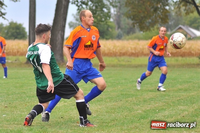 Zdjęcie w galerii na portalu naszraciborz.pl: Emocje w Grzegorzowicach. Trzy czerwone kartki i zwycięstwo Sparty wiadomości z regionu