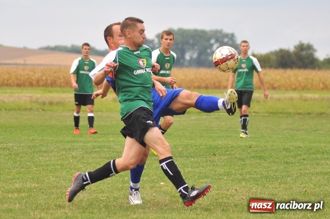 Zdjęcie w galerii na portalu naszraciborz.pl: Emocje w Grzegorzowicach. Trzy czerwone kartki i zwycięstwo Sparty wiadomości z regionu