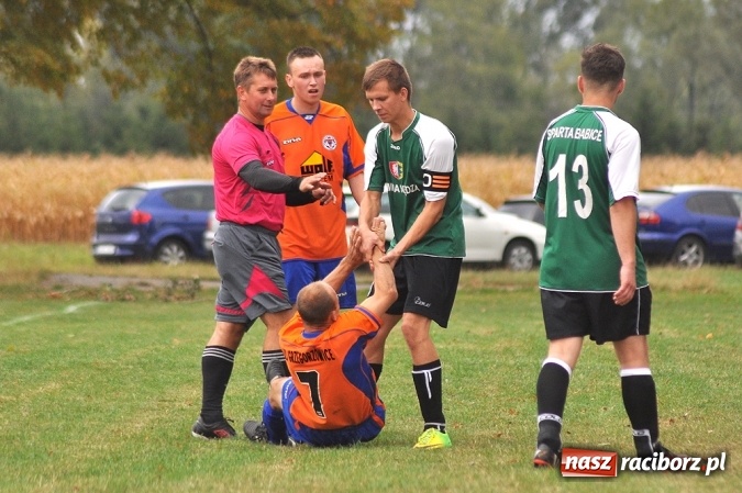 Zdjęcie w galerii na portalu naszraciborz.pl: Emocje w Grzegorzowicach. Trzy czerwone kartki i zwycięstwo Sparty wiadomości z regionu