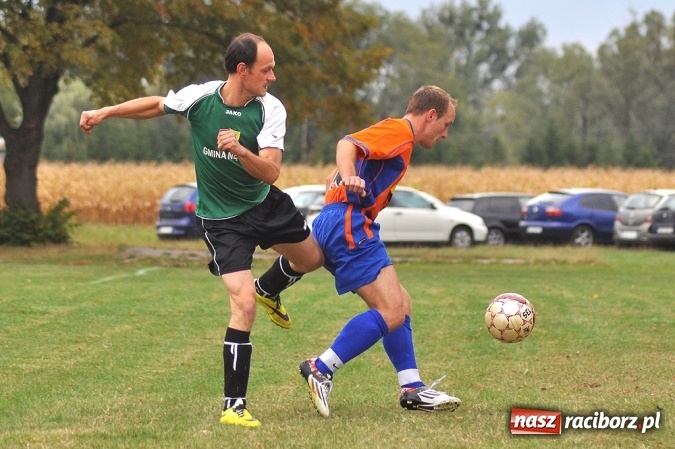 Zdjęcie w galerii na portalu naszraciborz.pl: Emocje w Grzegorzowicach. Trzy czerwone kartki i zwycięstwo Sparty wiadomości z regionu