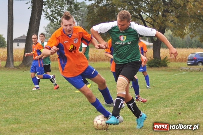 Zdjęcie w galerii na portalu naszraciborz.pl: Emocje w Grzegorzowicach. Trzy czerwone kartki i zwycięstwo Sparty wiadomości z regionu