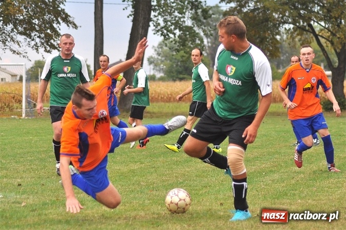 Zdjęcie w galerii na portalu naszraciborz.pl: Emocje w Grzegorzowicach. Trzy czerwone kartki i zwycięstwo Sparty wiadomości z regionu
