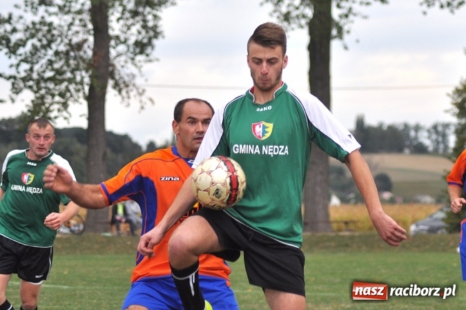 Zdjęcie w galerii na portalu naszraciborz.pl: Emocje w Grzegorzowicach. Trzy czerwone kartki i zwycięstwo Sparty wiadomości z regionu