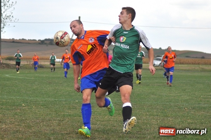 Zdjęcie w galerii na portalu naszraciborz.pl: Emocje w Grzegorzowicach. Trzy czerwone kartki i zwycięstwo Sparty wiadomości z regionu