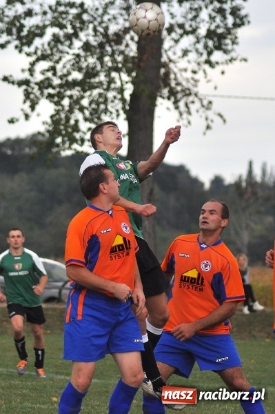 Zdjęcie w galerii na portalu naszraciborz.pl: Emocje w Grzegorzowicach. Trzy czerwone kartki i zwycięstwo Sparty wiadomości z regionu