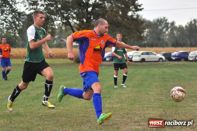 Zdjęcie w galerii na portalu naszraciborz.pl: Emocje w Grzegorzowicach. Trzy czerwone kartki i zwycięstwo Sparty wiadomości z regionu