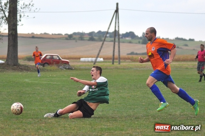 Zdjęcie w galerii na portalu naszraciborz.pl: Emocje w Grzegorzowicach. Trzy czerwone kartki i zwycięstwo Sparty wiadomości z regionu