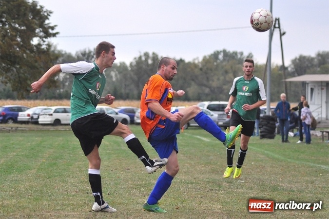 Zdjęcie w galerii na portalu naszraciborz.pl: Emocje w Grzegorzowicach. Trzy czerwone kartki i zwycięstwo Sparty wiadomości z regionu