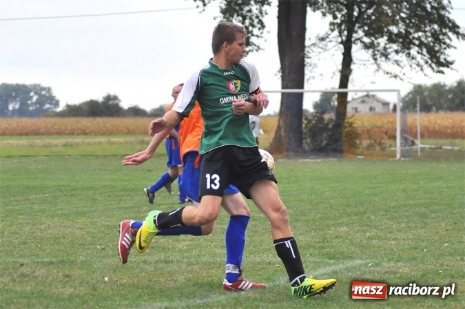 Zdjęcie w galerii na portalu naszraciborz.pl: Emocje w Grzegorzowicach. Trzy czerwone kartki i zwycięstwo Sparty wiadomości z regionu