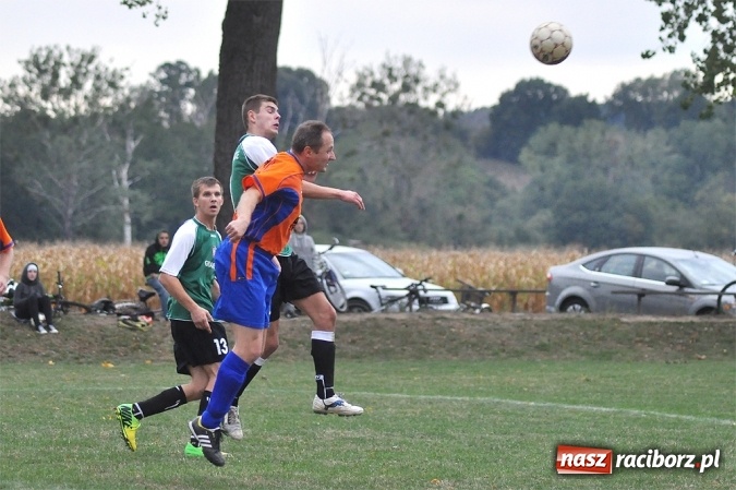 Zdjęcie w galerii na portalu naszraciborz.pl: Emocje w Grzegorzowicach. Trzy czerwone kartki i zwycięstwo Sparty wiadomości z regionu