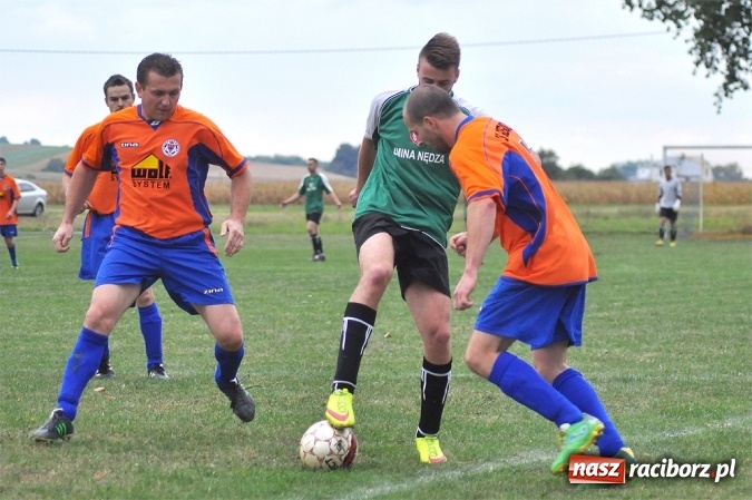 Zdjęcie w galerii na portalu naszraciborz.pl: Emocje w Grzegorzowicach. Trzy czerwone kartki i zwycięstwo Sparty wiadomości z regionu